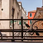 Doge's Mirror & Stair @frari Апартаменты Венеция