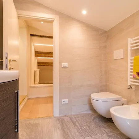 Doge's Mirror & Stair @frari Appartamento *