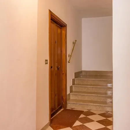 Doge's Mirror & Stair @frari Apartment