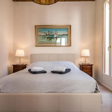 Doge's Mirror & Stair @frari Appartamento *