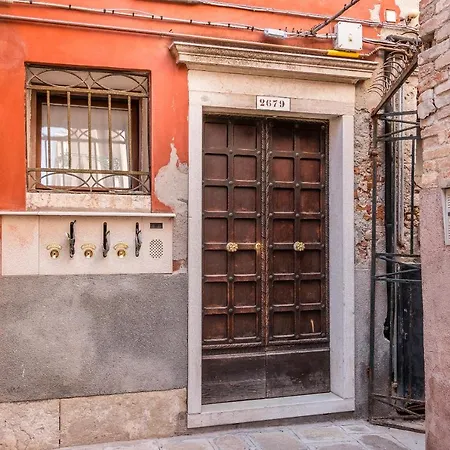 Doge's Mirror & Stair @frari Appartamento