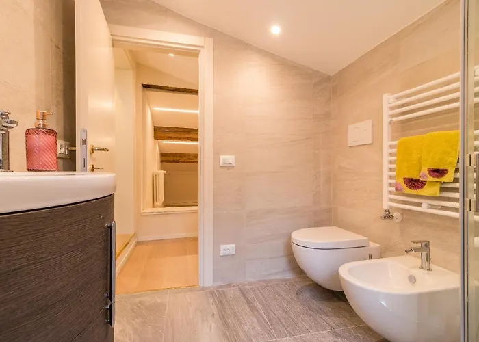 Doge's Mirror & Stair @frari Lägenhet *