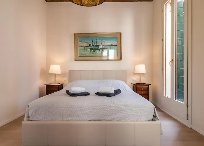 Doge's Mirror & Stair @frari Lägenhet *